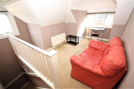 2 bedroom maisonette to rent - Photo 2
