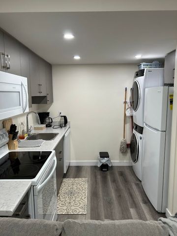 Kensington - FURNISHED 2 Bedroom Lower Unit - 156 Stromberg Cres - Photo 2