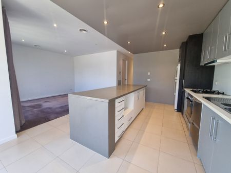 3 Bedroom Townhouse Walk to Westall Station - Photo 4