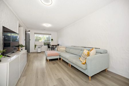 Renovated Unit in the Heart of Glenelg with Garage - Photo 3