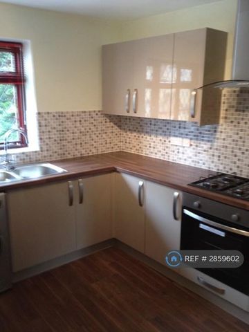 2 bedroom flat to rent - Photo 3