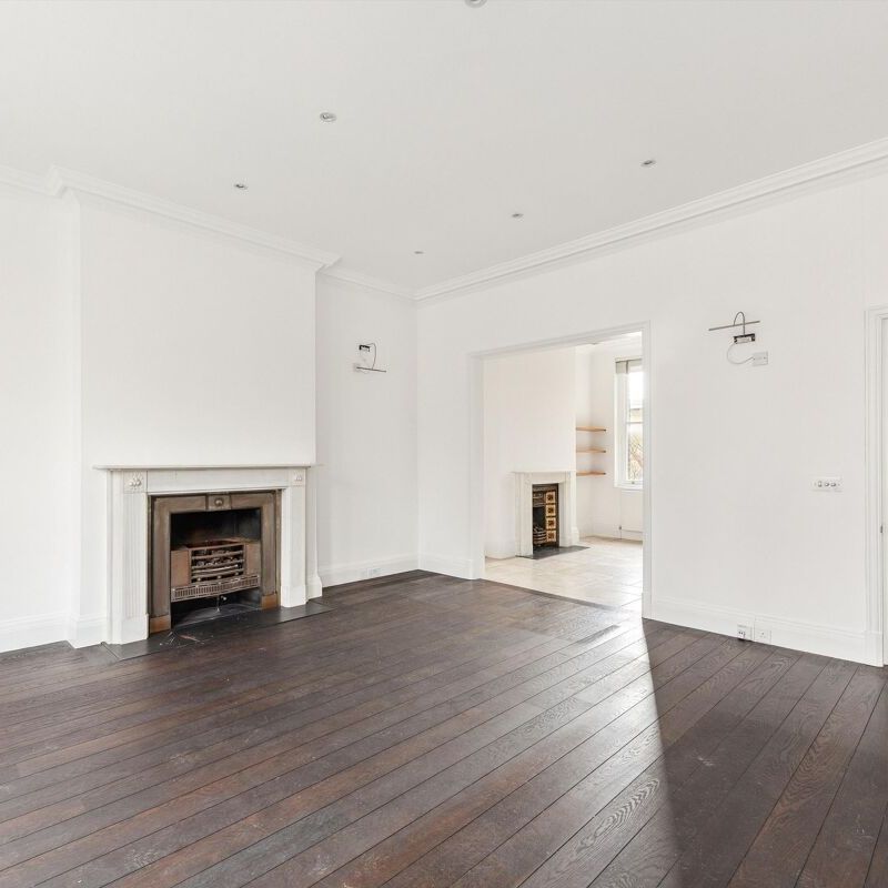 Elegant three bedroom maisonette arranged over two floors for let in the heart of Chelsea SW3. - Photo 1