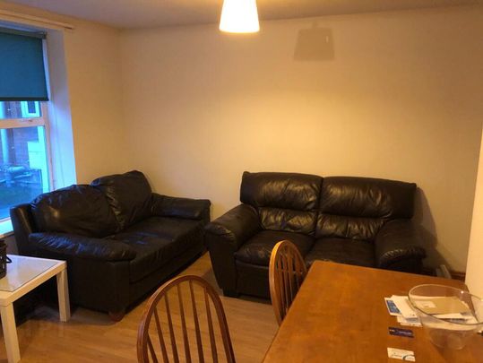 Flat 2-12 Ashley Avenue, Belfast, BT9 7BT - Photo 1