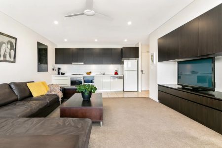 Executive Apartment with district and CBD skyline vistas - Photo 3