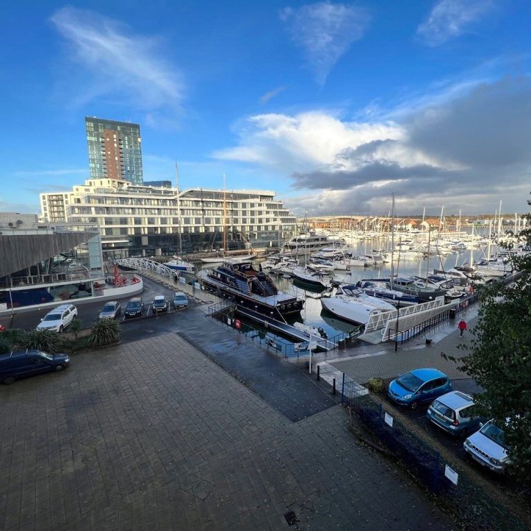 2 Bedroom Flat / Apartment - Ocean Way, Southampton - Photo 1