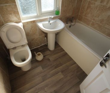 Hanover Circle, Hayes, UB3 - Photo 4