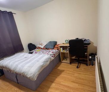 4 bedroom semi-detached house to rent - Photo 2