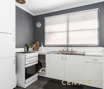 Charming 3 Bedroom Home! - Photo 3