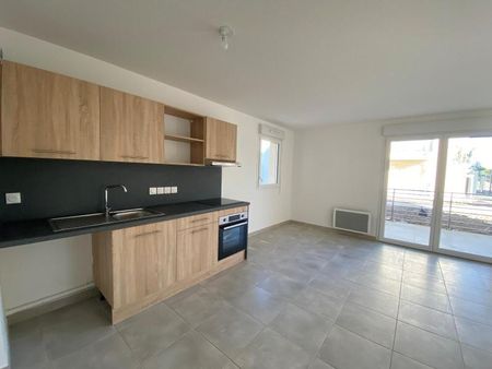 Location Appartement 3 pièces 66m² AVIGNON 84000 - Photo 3
