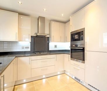 3 bedroom end of terrace house to rent - Photo 3