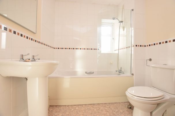 7, Brackenhurst Drive, Moortown, Leeds, LS17 6WE - Photo 1