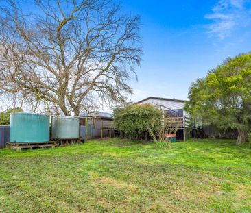 Five Bedroom Family Home on acreage - Photo 3