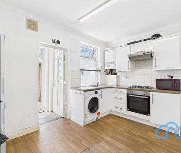 RM2 Regal Court | Enfield | London | N18 2XU - Photo 2