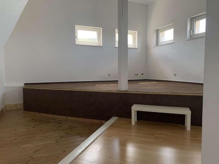 Galeriewohnung mit 98 m² Wfl. und Küchenzeile im Dachgeschoss - Photo 3