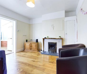 4 bedroom semi-detached house to rent - Photo 6