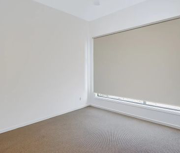 BRAND NEW - Spacious 4 Bed, 2 Bath Family Home with Double Garage - Photo 3