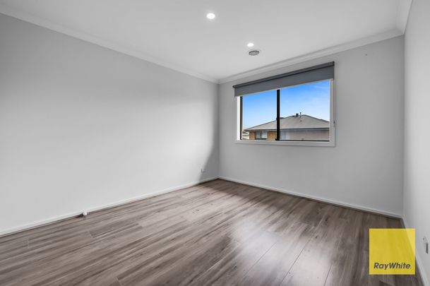 Exceptional 5-Bedroom Family Home with Dual Master Suites and Multiple Living Areas - Photo 1