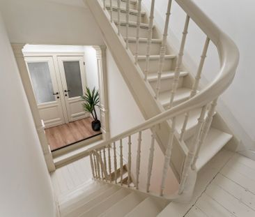 Prachtig gerenoveerd herenhuis in de gewilde Zurenborg wijk! - Photo 2