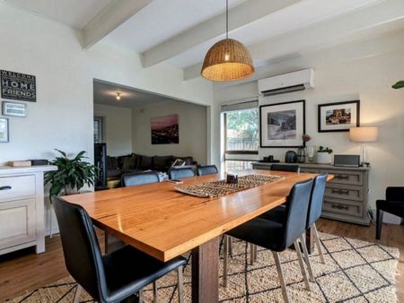 MODERN AND SPACIOUS - Photo 4