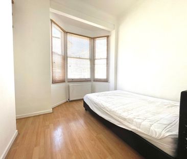 Studio Flat, Guildford Road, BN1 - Photo 2