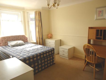 4 bedroom detached house to rent - Photo 2