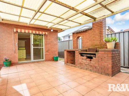 COSY GRANNY FLAT! - Photo 2