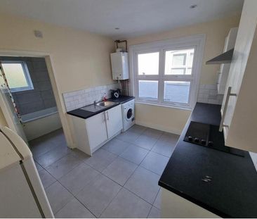 Room in a Shared House, Sellincourt Road, SW17 - Photo 4