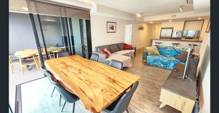 Fully Furnished 3 Bedroom, 2 Bathroom, 2 Secure Car Park and Storage - Photo 2