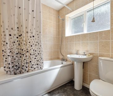 Rare to Find, One Bedroom BUNGALOW for Rent in Bungay - Photo 5