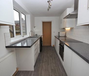 2 bedroom terraced house to rent - Photo 2