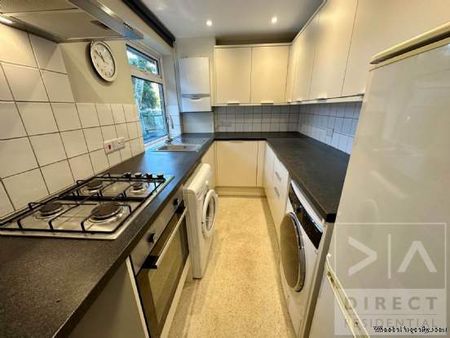 2 bedroom property to rent in Ashtead - Photo 5