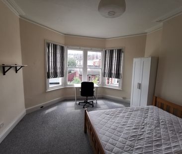 7 Bed Semi-Detached House, Redland, BS6 - Photo 2