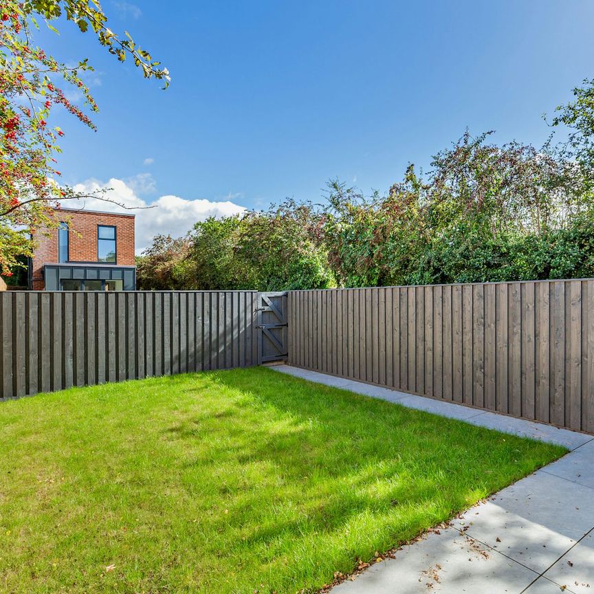 Terraced House to rent on - Photo 1