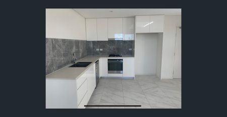 Beautiful & Conveniently located - Photo 5