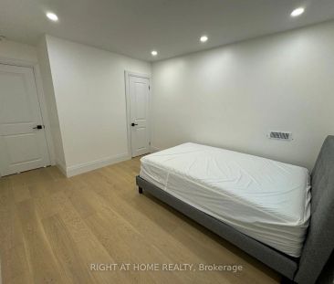 Detached Home For Lease | W9229490 - Photo 4