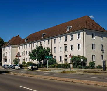 Zentrale Wohnung für die kleine Familie // 1.OG. rechts - Photo 3