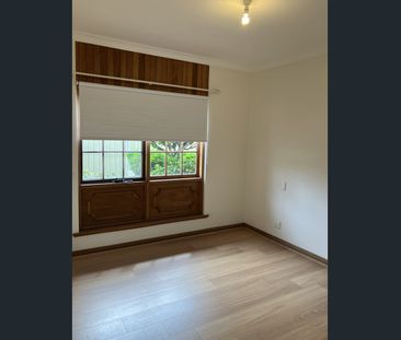 Neat colonial style unit - new flooring and freshly painted - Photo 6