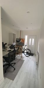 Studio Flat, Grange Close North, BS9 - Photo 3