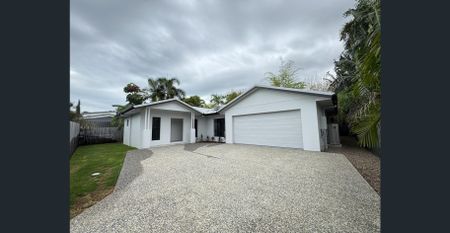 Modern Executive Home - Photo 2