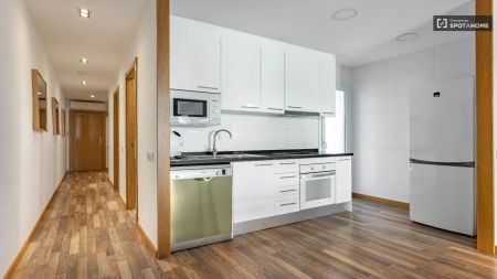 3-bedroom apartment for rent in la Sagrada Familla, Barcelona - Photo 2