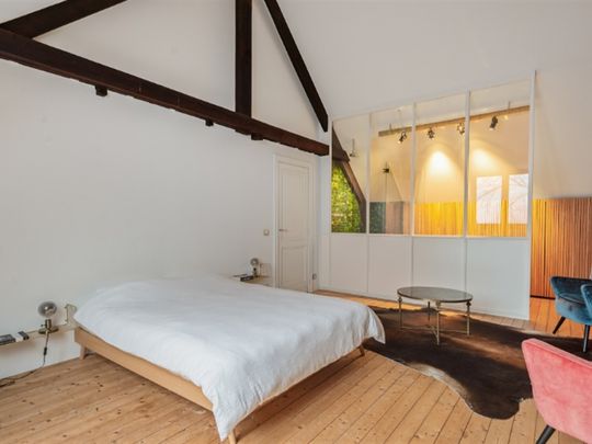 Instapklare en zeer centraal gelegen ruime herenwoning op 1498m2 met 5 SLK, garage & parktuin - Photo 1