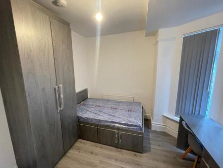 7 bedroom townhouse to rent - Photo 5