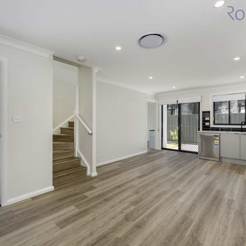 Brand new three bedroom townhouse with ducted air conditioning - Photo 1