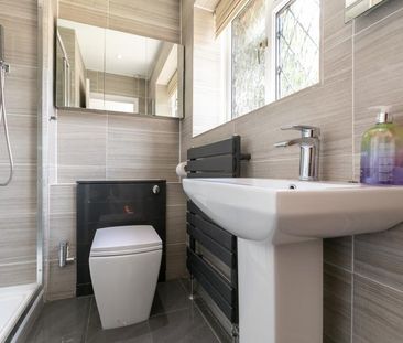 Weston Grove, Bagshot - 4 bedrooms Property for lettings - Seymours - Photo 6