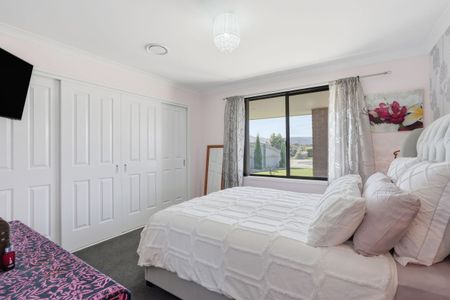 Immaculately presented 3 bedroom family home in a great location - Photo 5