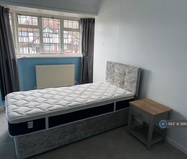 1 bedroom in a house share to rent - Photo 1