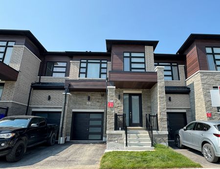 For Lease - 36 Van Wart Street, Whitby, Ontario - Photo 4