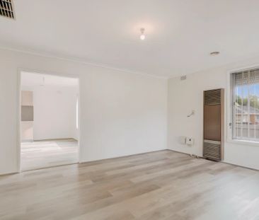 3 Bed, 1 Bath - Photo 2