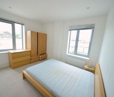 2 bedroom penthouse to rent - Photo 4