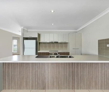 Pool side living in peaceful Mount Low - Photo 3